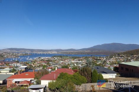 Property photo of 35 Karoola Road Lindisfarne TAS 7015