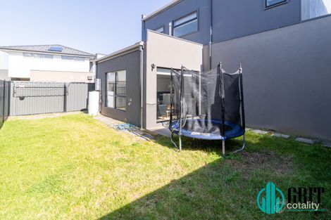 Property photo of 5 Regatta Drive Craigieburn VIC 3064