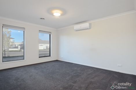 Property photo of 8 Paramount Drive Warragul VIC 3820