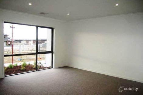 Property photo of 8 Mulberry Walk Wantirna South VIC 3152