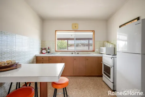 6 Trentham Rd, Shoalhaven Heads, NSW 2535