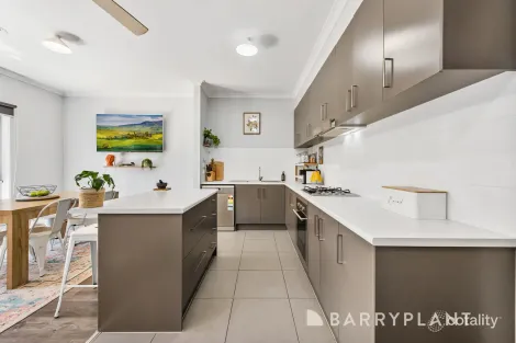 Property photo of 1/12 Marble Drive Cobblebank VIC 3338