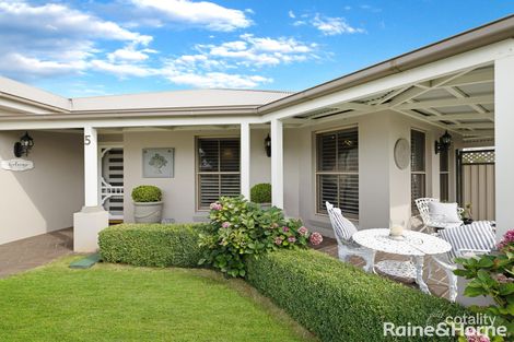 Property photo of 5 Augusta Close Robin Hill NSW 2795