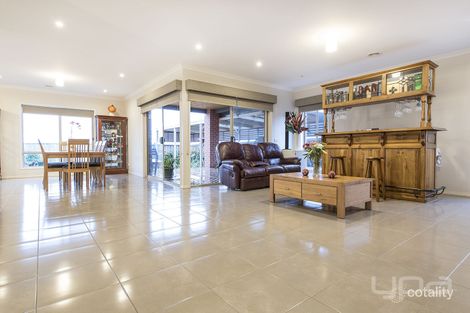 Property photo of 30 Aubisque Close Fraser Rise VIC 3336