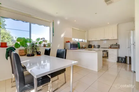 Property photo of 6 Marshall Crescent Kennington VIC 3550
