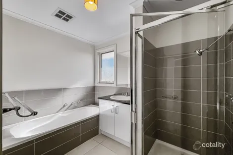 Property photo of 4/81 Ahern Road Pakenham VIC 3810