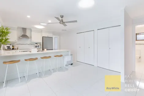 Property photo of 10 Evans Drive Benowa QLD 4217