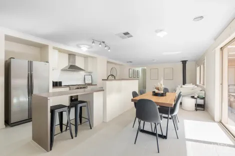 Property photo of 5 Poets Mews Beveridge VIC 3753