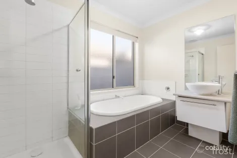 Property photo of 5 Poets Mews Beveridge VIC 3753