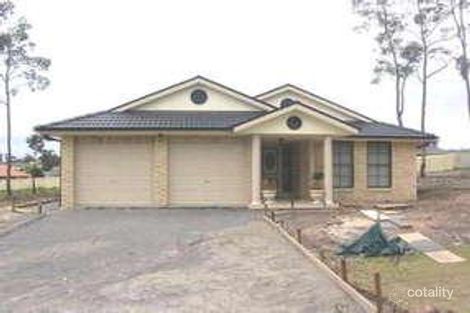 17 Carnarvon Cct, East Maitland, NSW 2323