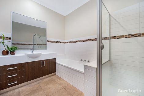 Property photo of 2/2 Rowan Court Mount Waverley VIC 3149
