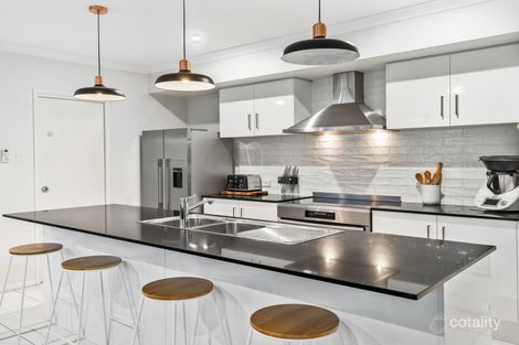 Property photo of 17 Sandpiper Circuit Aberglasslyn NSW 2320
