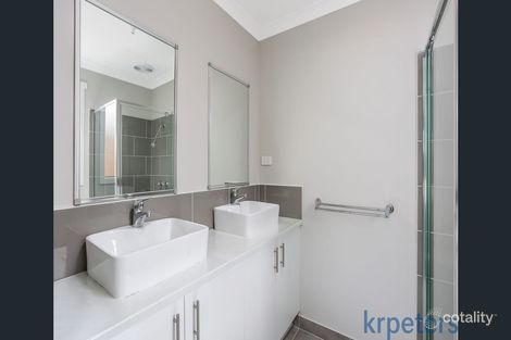 Property photo of 16 Meadowlea Crescent Pakenham VIC 3810