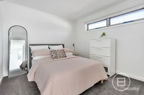 Property photo of 2/14 Treadwell Road Essendon North VIC 3041