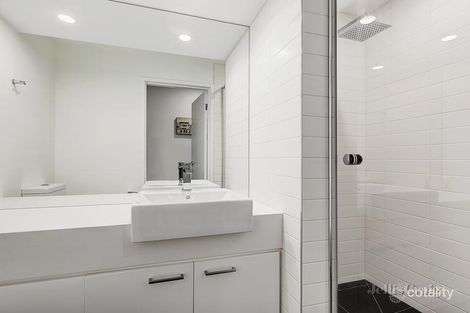 Property photo of 2/965 Doncaster Road Doncaster East VIC 3109