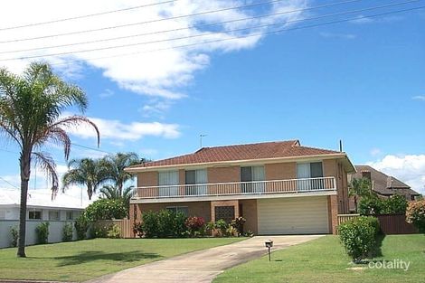 18 Runaway Bay Ave, Runaway Bay, QLD 4216