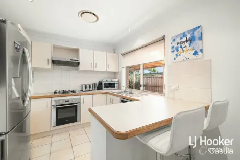 Property photo of 17 Magnolia Close Casula NSW 2170