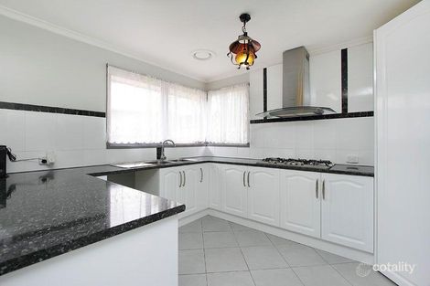 Property photo of 2 Leanne Crescent Keysborough VIC 3173