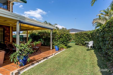 Property photo of 11 Aberdeen Avenue Benowa QLD 4217