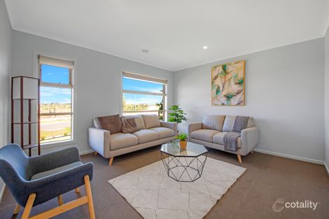 Property photo of 44 Butterscotch Esplanade Manor Lakes VIC 3024
