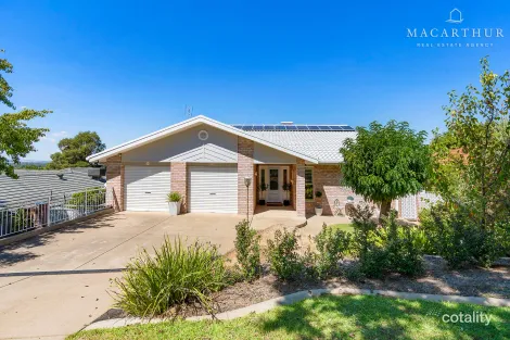 Property photo of 66 Simkin Crescent Kooringal NSW 2650