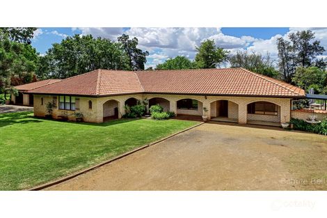 Property photo of 8 Davis Drive Narromine NSW 2821
