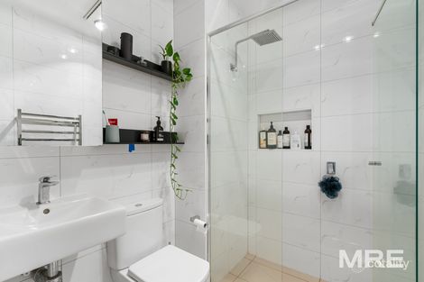 Property photo of 203/2 Denman Avenue St Kilda East VIC 3183