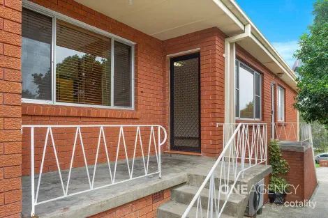 Property photo of 2/6 Buckle Crescent West Wollongong NSW 2500