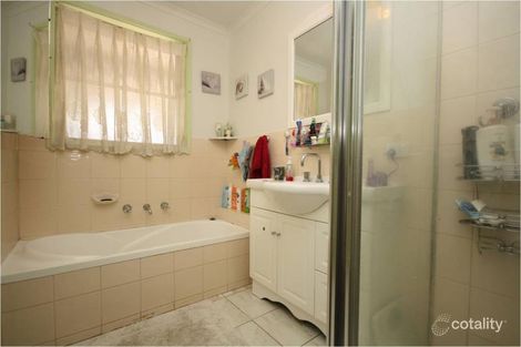 Property photo of 2 Piedmont Close Endeavour Hills VIC 3802