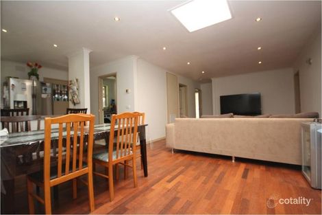 Property photo of 2 Piedmont Close Endeavour Hills VIC 3802