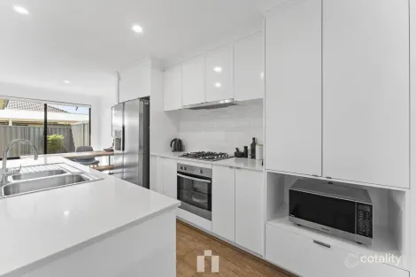 Property photo of 30 Carbeen View Piara Waters WA 6112