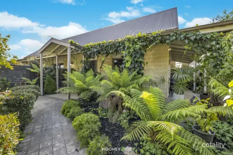 Property photo of 3 Portrush Terrace Cranbourne VIC 3977