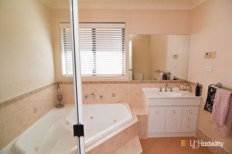 Property photo of 5 Wilton Close McKellars Park NSW 2790