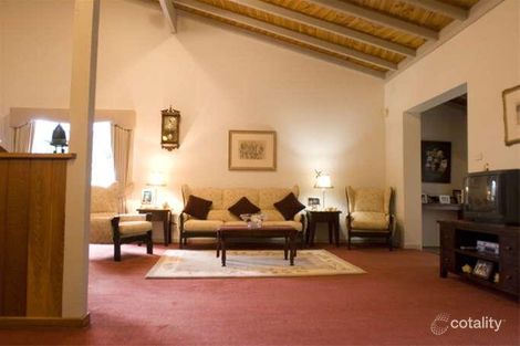 Property photo of 8 Elysee Court Strathmore Heights VIC 3041