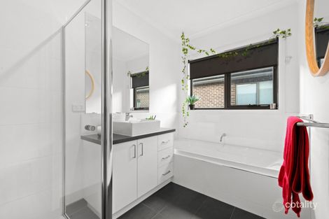Property photo of 18 Eagle Boulevard Doreen VIC 3754