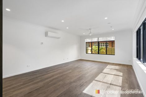 4/10 Central St, Labrador, QLD 4215