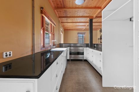 Property photo of 24 York Parade Spring Hill QLD 4000