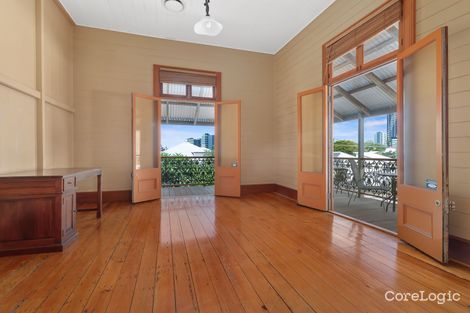 Property photo of 24 York Parade Spring Hill QLD 4000