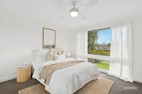 Property photo of 8 Jonquil Close Bateau Bay NSW 2261