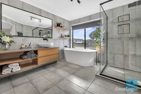 Property photo of 3 Kemp Green Caroline Springs VIC 3023