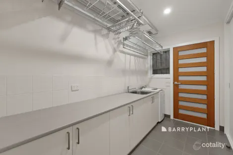 Property photo of 18 Walker Drive Drouin VIC 3818