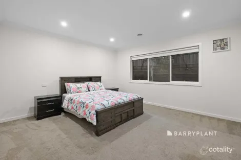 Property photo of 18 Walker Drive Drouin VIC 3818