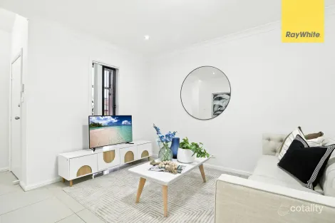 Property photo of 2/27 Carinya Road Girraween NSW 2145