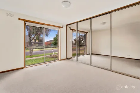 Property photo of 8 Wingarra Drive Grovedale VIC 3216