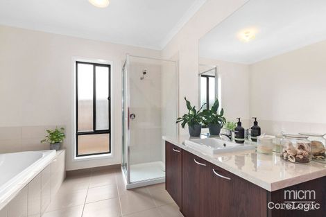 Property photo of 3 Grassbird Drive Point Cook VIC 3030