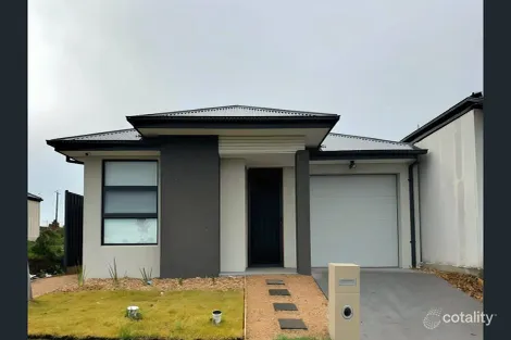 33 POMEGRANATE DR, BEVERIDGE, VIC 3753