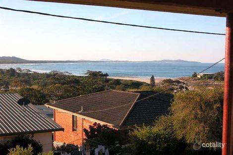 4 Hodgson St, Crescent Head, NSW 2440