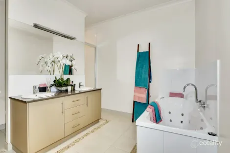 Property photo of 2/3-5 Golf Drive Shepparton VIC 3630