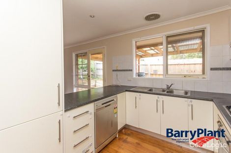 Property photo of 12 Robert Molyneux Avenue Endeavour Hills VIC 3802