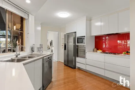 Property photo of 10 Alpha Close Eleebana NSW 2282